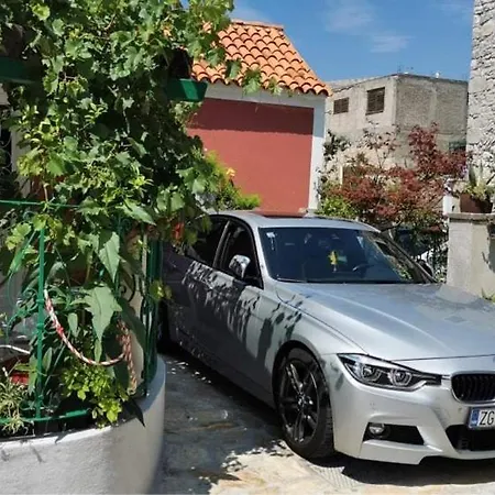 Vintage House For Rent 60m From Sea * Baška Voda