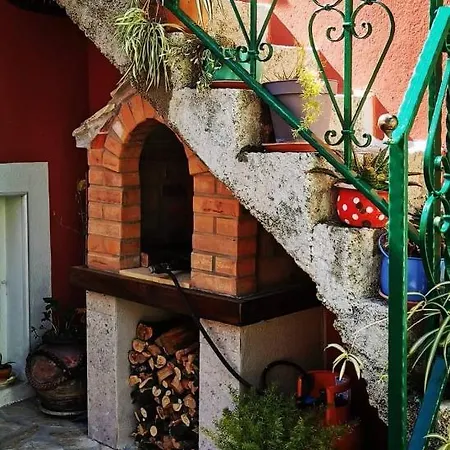 Lägenhet Vintage House For Rent 60m From Sea