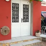 Vintage House For Rent 60m From Sea