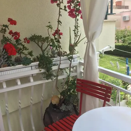 Vintage House For Rent 60m From Sea Apartamento